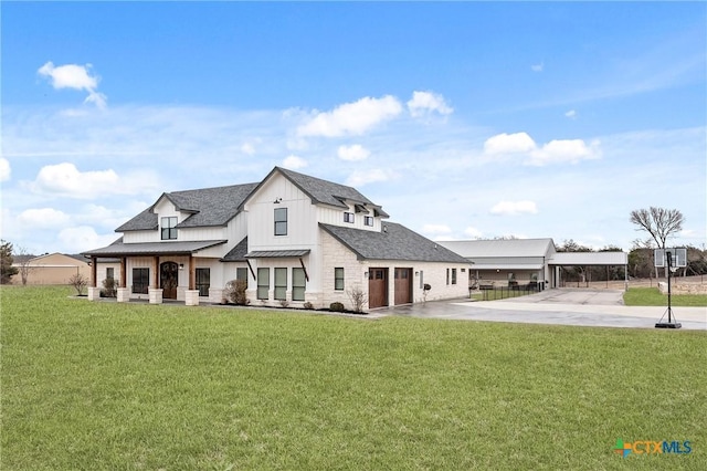 back of house featuring a yard