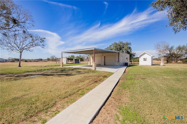 view of front of property featuring a garage, an outbuilding, and a front yard