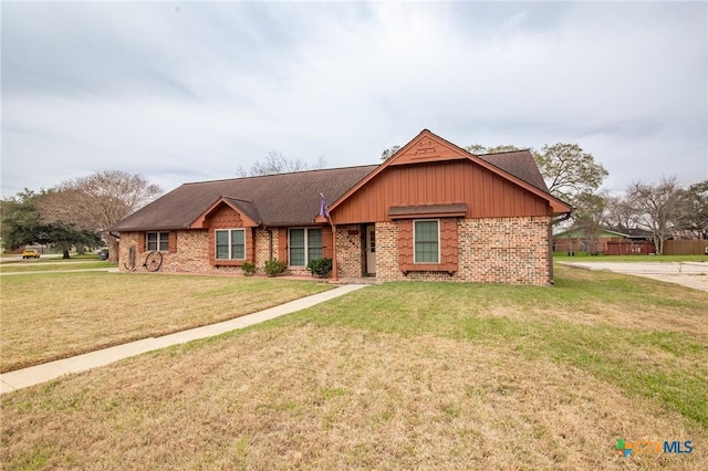 2602 Miori Ln, Victoria, TX 77901 - view of front facade featuring brick siding and a front yard
