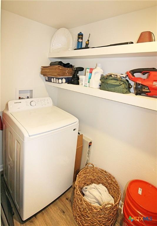 921 N 10th St, Temple, TX 76501 - laundry room with washer / dryer and wood finished floors