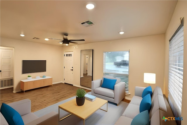 921 N 10th St, Temple, TX 76501 - living room featuring recessed lighting, wood finished floors, and ceiling fan