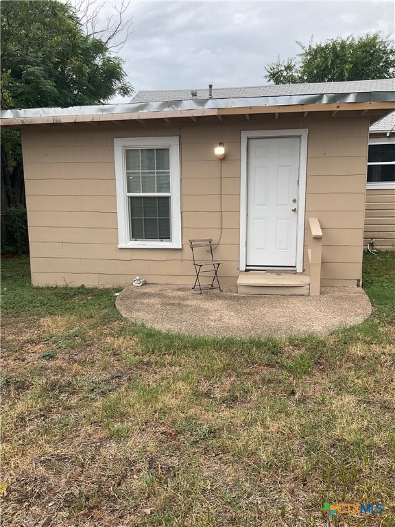 entrance to property with a yard