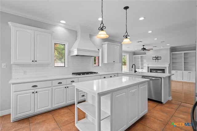 26 Cotswold Ln, Victoria, TX 77904 - kitchen with appliances with stainless steel finishes, custom range hood, a center island, a peninsula, and ceiling fan
