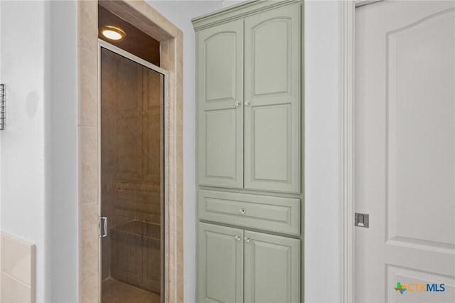 26 Cotswold Ln, Victoria, TX 77904 - bathroom featuring a stall shower