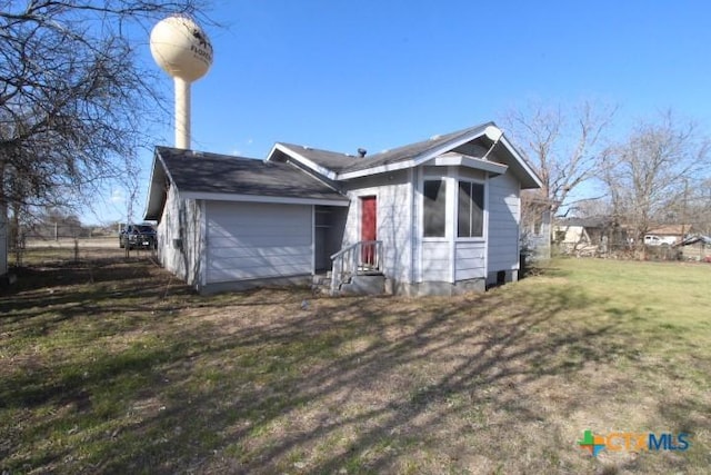 view of front of house featuring a front yard