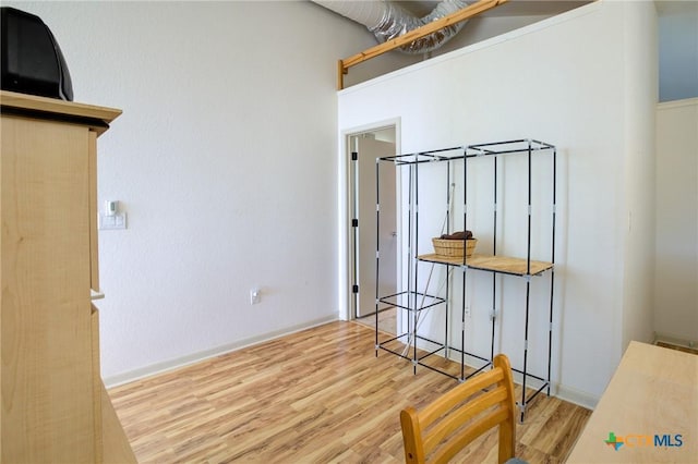 1550 Moon View Dr, New Braunfels, TX 78132 - interior space featuring baseboards and wood finished floors