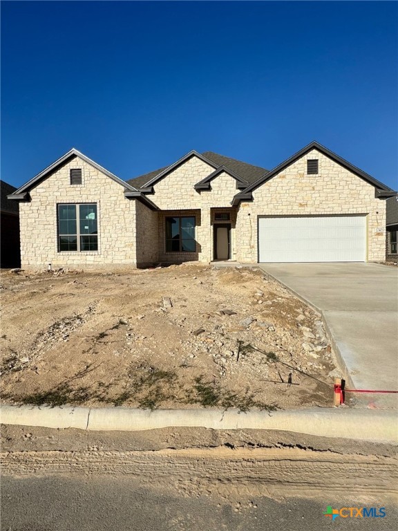 view of front of home featuring a garage and concrete driveway