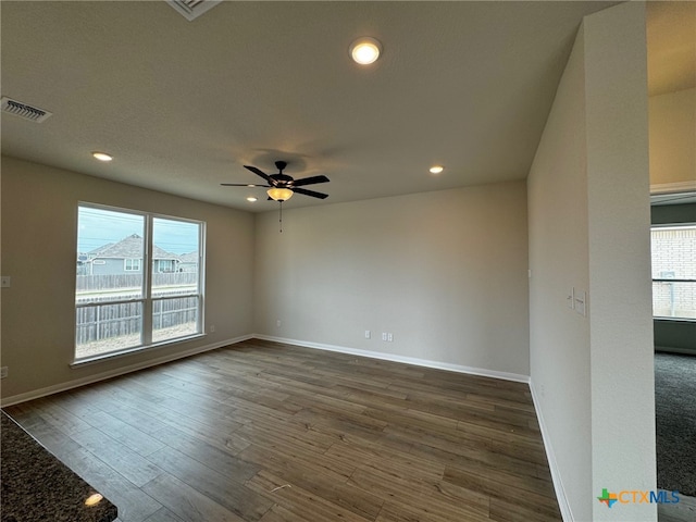 unfurnished room with dark wood-type flooring and ceiling fan