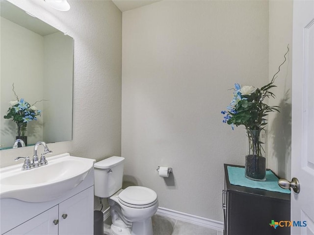 164 Flexus Ln, Liberty Hill, TX 78642 - bathroom featuring baseboards, toilet, vanity, and tile patterned floors