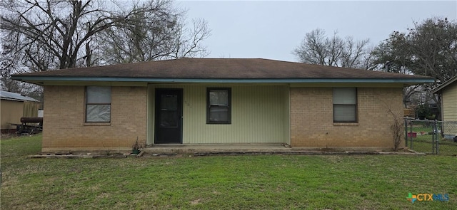 view of front of house featuring a front yard