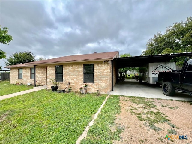 ranch-style home featuring a carport and a front lawn