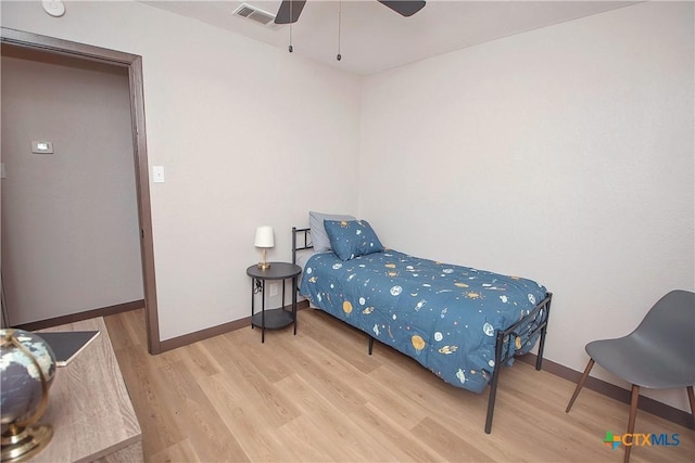1317 N 10th St, Temple, TX 76501 - bedroom featuring wood finished floors, baseboards, and ceiling fan