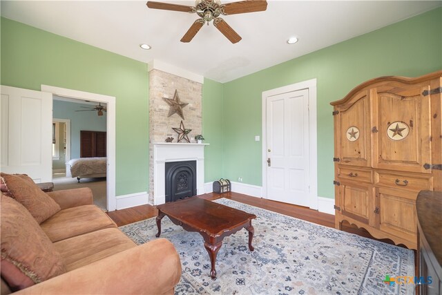 living room featuring hardwood / wood-style flooring and ceiling fan