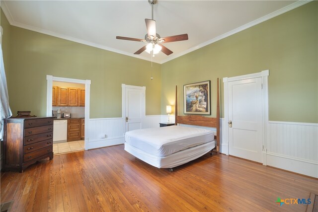 bedroom with light wood-type flooring, ceiling fan, and crown molding