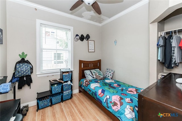 235 Gray St, San Antonio, TX 78208 - bedroom featuring wood finished floors, crown molding, a closet, baseboards, and ceiling fan