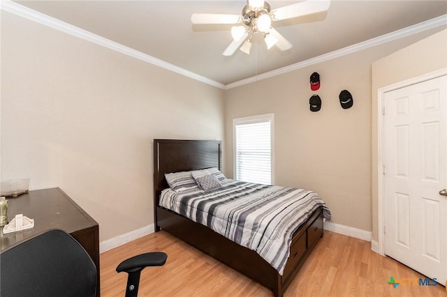 235 Gray St, San Antonio, TX 78208 - bedroom featuring baseboards, light wood-style floors, crown molding, and ceiling fan
