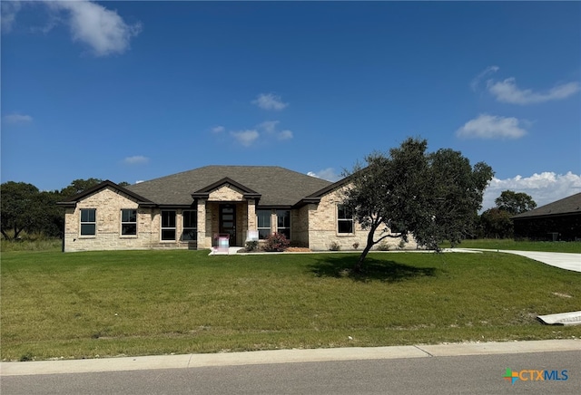 view of front of property with a front lawn