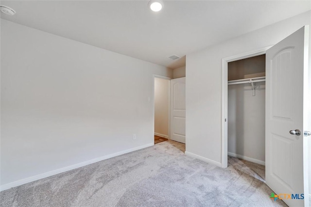 unfurnished bedroom featuring recessed lighting, a closet, carpet flooring, baseboards, and visible vents