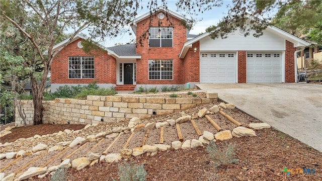 view of front facade featuring a garage