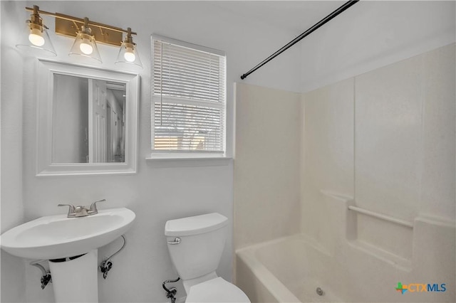 bathroom featuring toilet and shower / tub combination