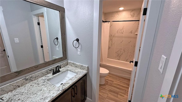 1026 County Road 3152, Kempner, TX 76539 - bathroom with toilet, vanity, a textured wall, wood finished floors, and shower / bath combo
