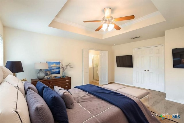 404 Chieftain Trl, Harker Heights, TX 76548 - bedroom with carpet floors, baseboards, a tray ceiling, and visible vents