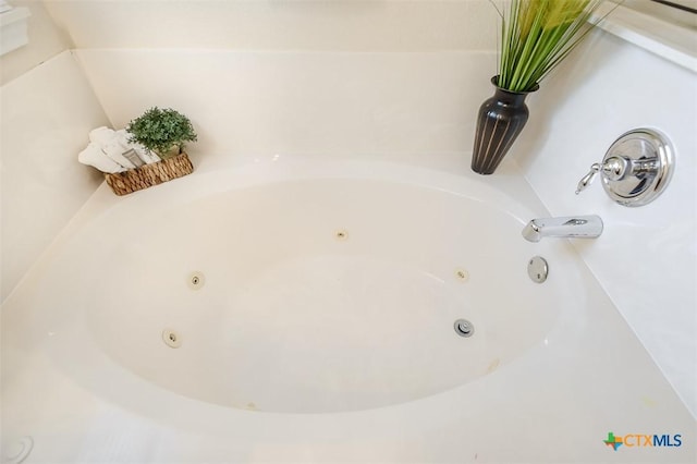 404 Chieftain Trl, Harker Heights, TX 76548 - interior details featuring a tub with jets