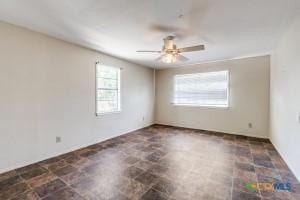 922 N Bowie St, Seguin, TX 78155