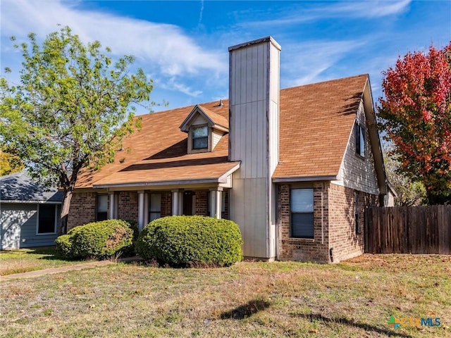 view of front of home with a front yard