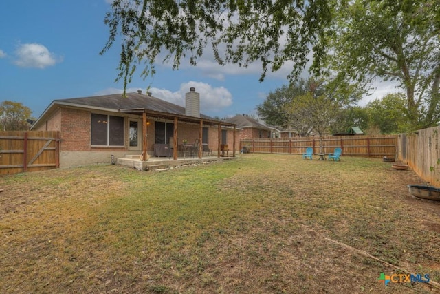 view of yard featuring a patio