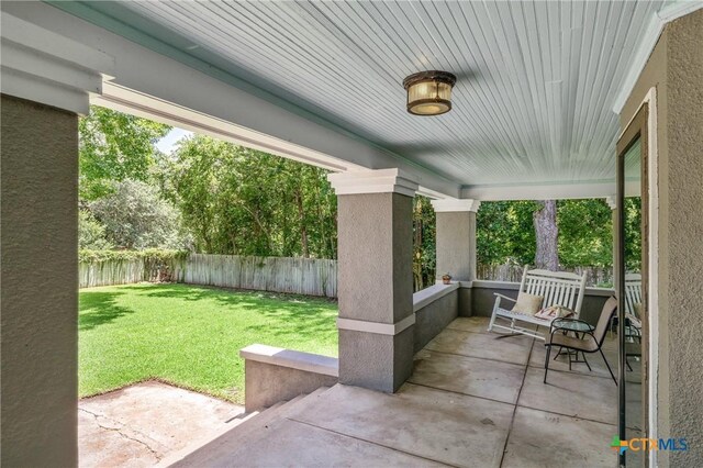 1004 Mitchell St, Gonzales, TX 78629 - fenced backyard featuring a patio