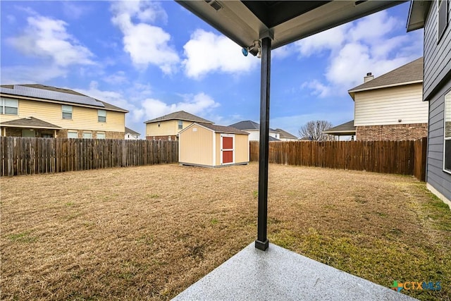 view of yard with a storage shed