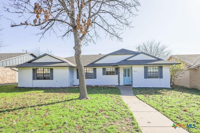 ranch-style home with a front yard