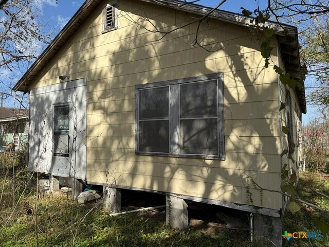 517 E Franklin St, Goliad, TX 77963 - photo 2