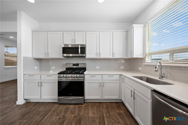 3728 Yeoman St, Pflugerville, TX 78660 - dining room with dark wood-style flooring, baseboards, visible vents, and recessed lighting