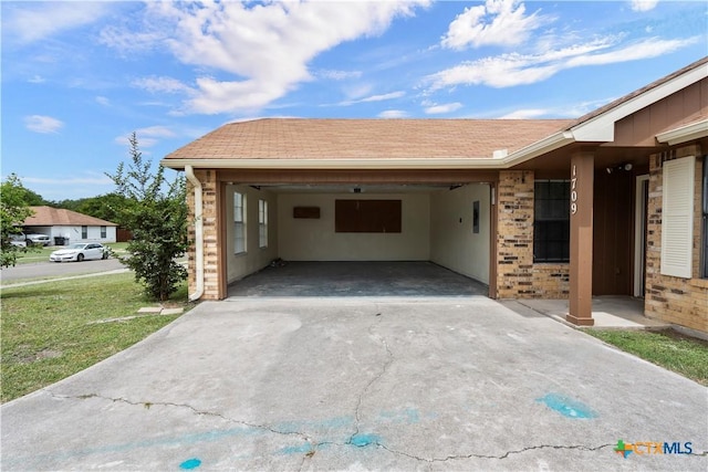 1709 Bobby Lee Dr, Killeen, TX 76549 - garage with concrete driveway
