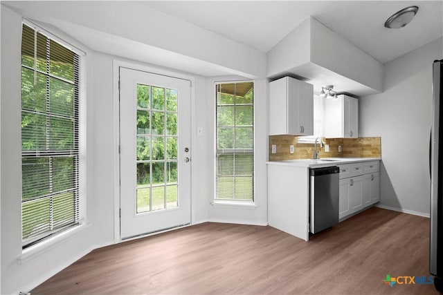 1709 Bobby Lee Dr, Killeen, TX 76549 - kitchen with dishwasher, light wood finished floors, light countertops, baseboards, and tasteful backsplash