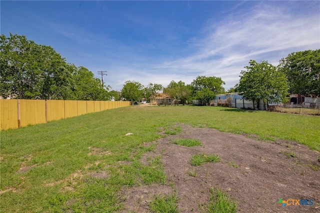 2603 Lone Tree Rd, Victoria, TX 77901 - view of yard with fence