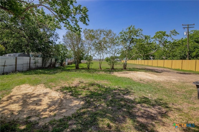 2603 Lone Tree Rd, Victoria, TX 77901 - view of yard with fence