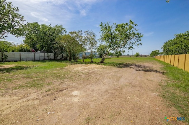 2603 Lone Tree Rd, Victoria, TX 77901 - view of yard with fence