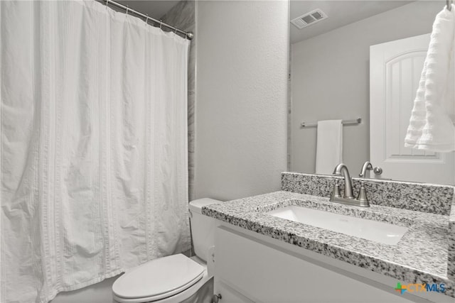 1519 Curlew Ln, Temple, TX 76502 - full bath featuring toilet, vanity, and curtained shower
