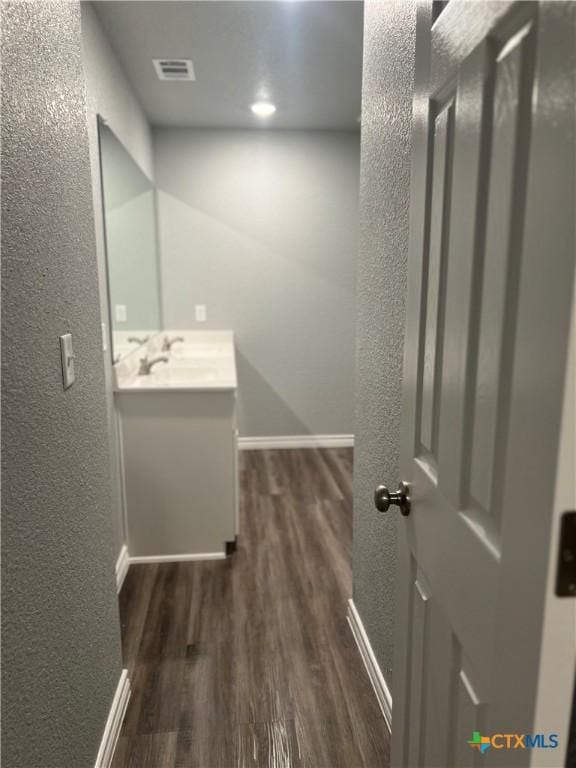 unfurnished room featuring a textured ceiling, ceiling fan, and dark hardwood / wood-style floors