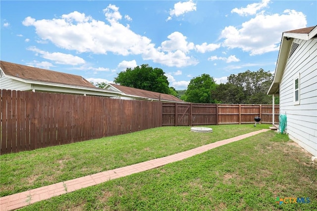 view of yard featuring a fenced backyard