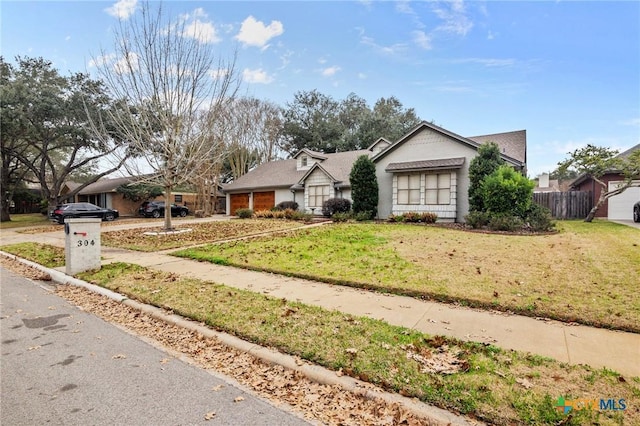 view of front of property featuring a front yard