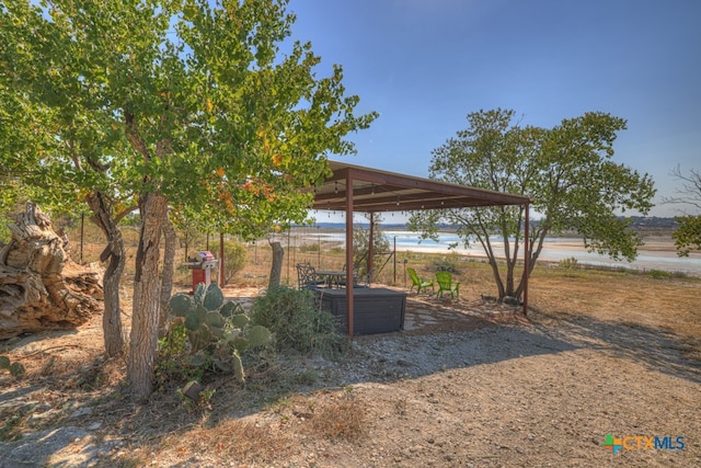 view of yard featuring a water view