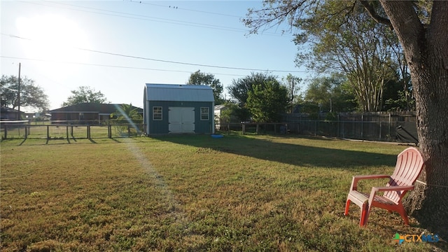 view of yard featuring a storage shed