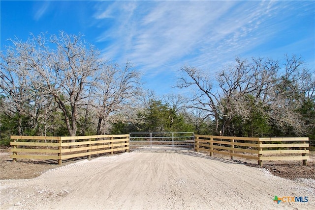 Listing photo 3 for 1485 Davis Rd, Flatonia TX 78949