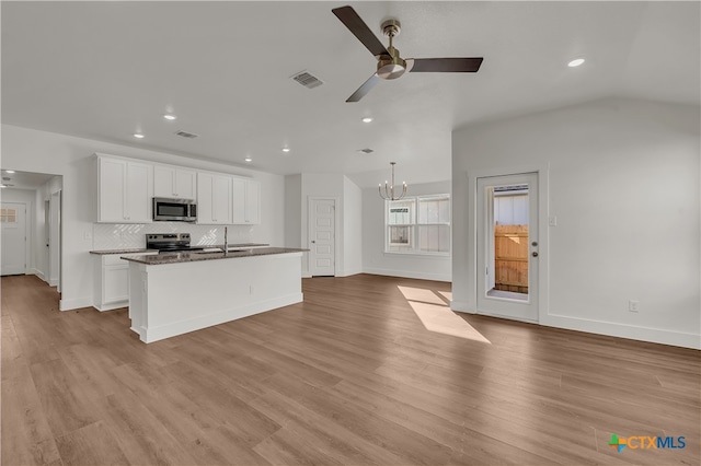 kitchen featuring a center island with sink, ceiling fan with notable chandelier, light hardwood / wood-style flooring, white cabinetry, and stainless steel appliances