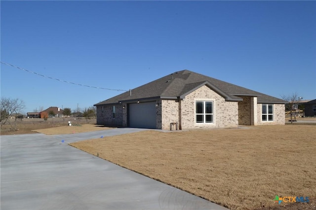 view of front of home featuring a garage and a front lawn