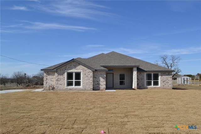 view of front of property with a front lawn